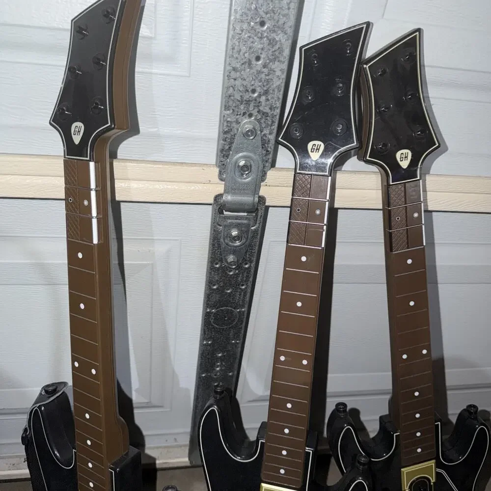 Lot of 5 Activision Guitar Hero Power Wireless Guitar Xbox 360/PS3 3 With Straps